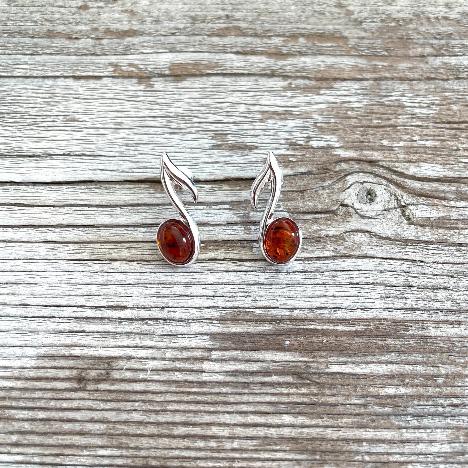 treble clef shaped sterling silver stud earrings with cognac amber