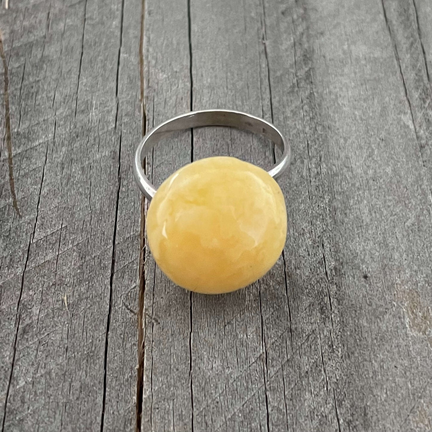 round lemon amber ring