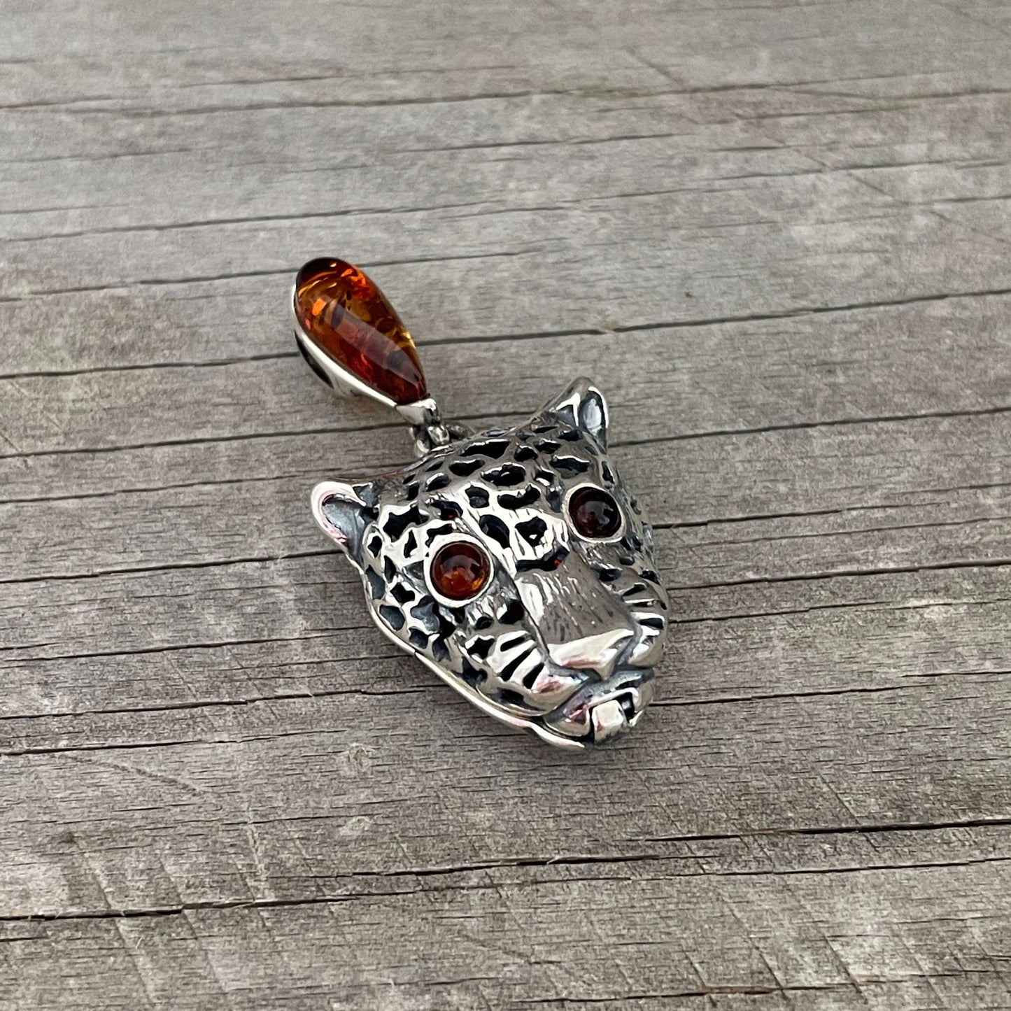 Sterling silver shaped tiger pendant with amber link and amber eyes