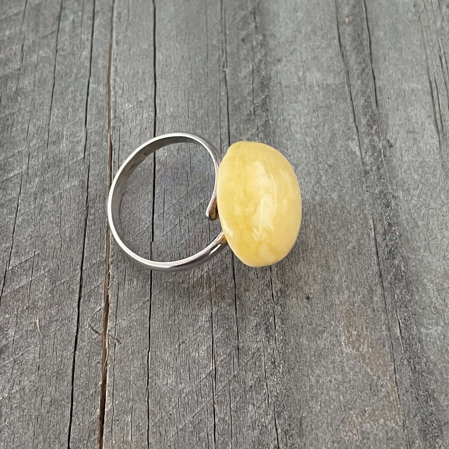 round lemon amber ring