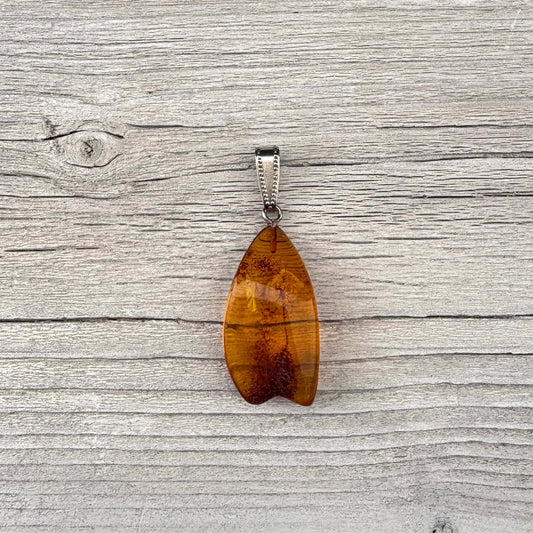 Baltic amber pendant with silver link front