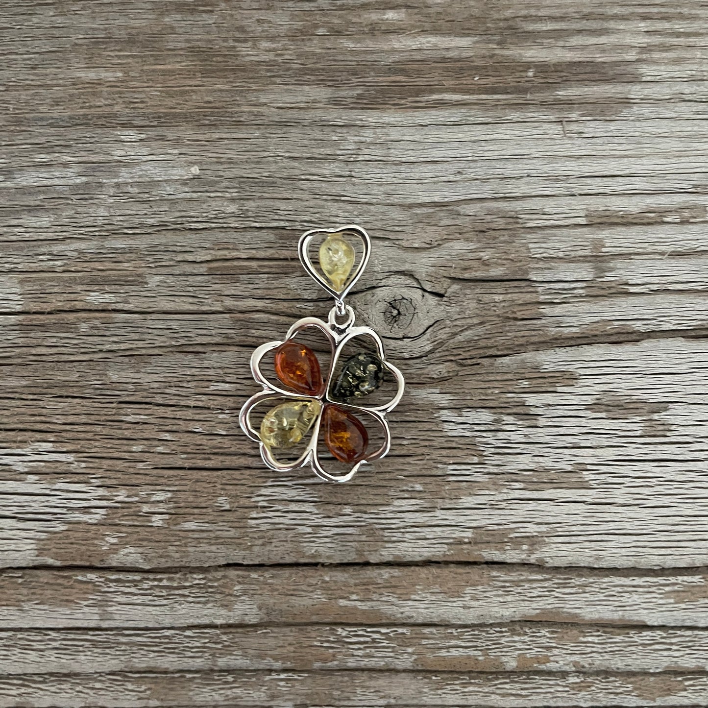 mixed coloured flower shaped pendant