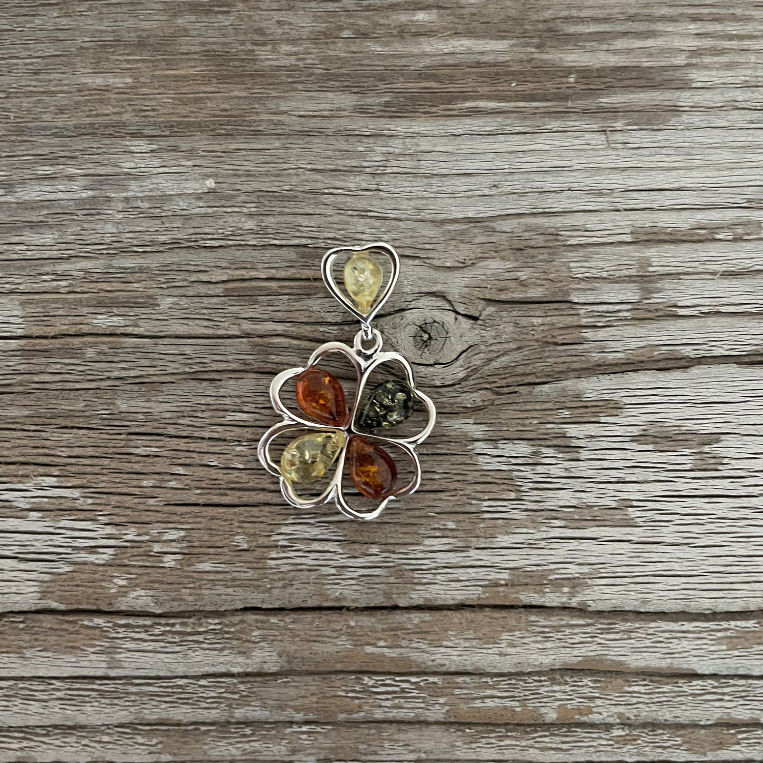 mixed coloured flower shaped pendant