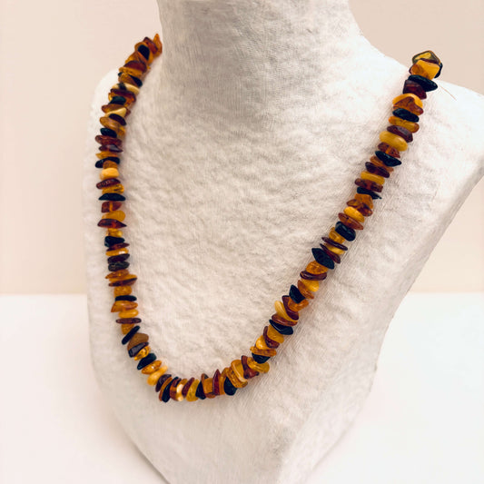 Necklace with multicolored beads 