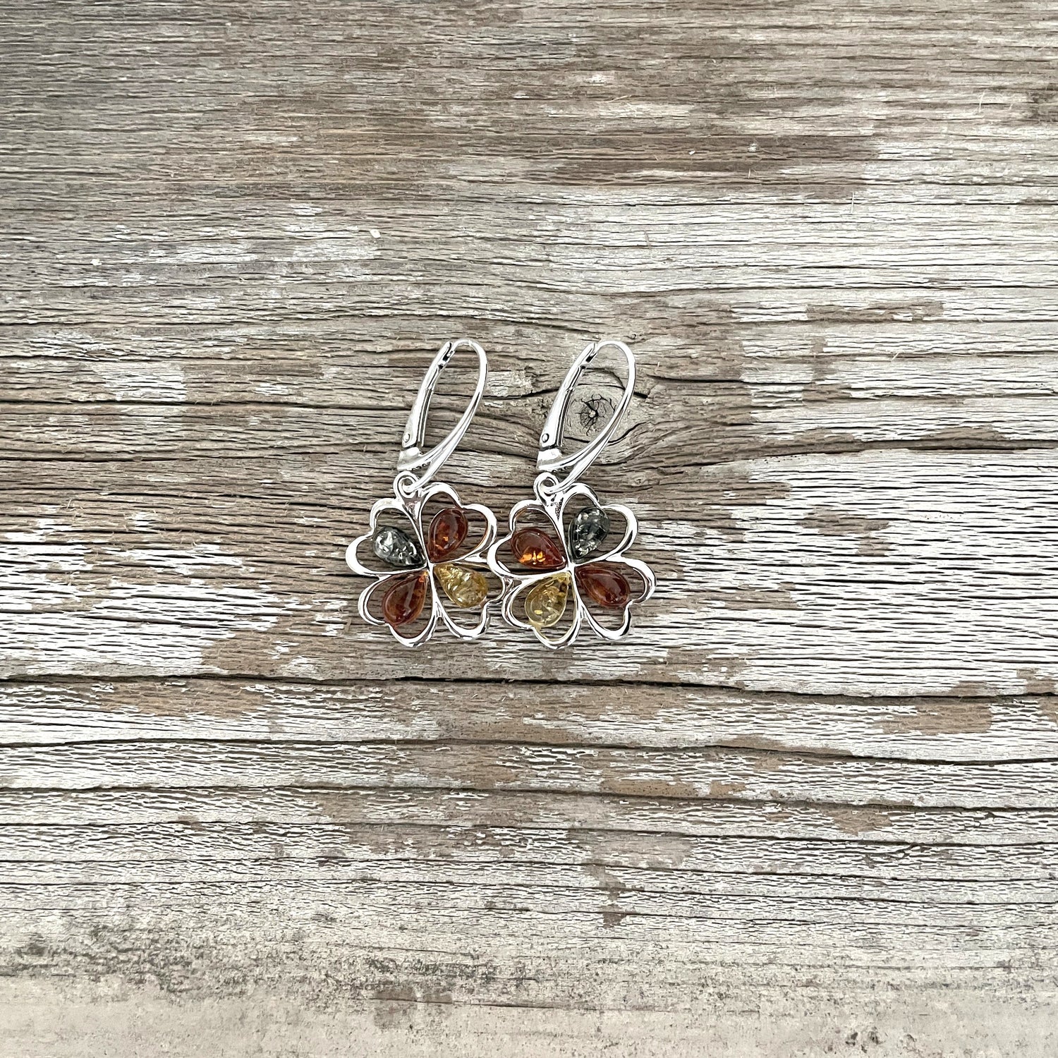 Flower shaped earring with amber stones with lever backs