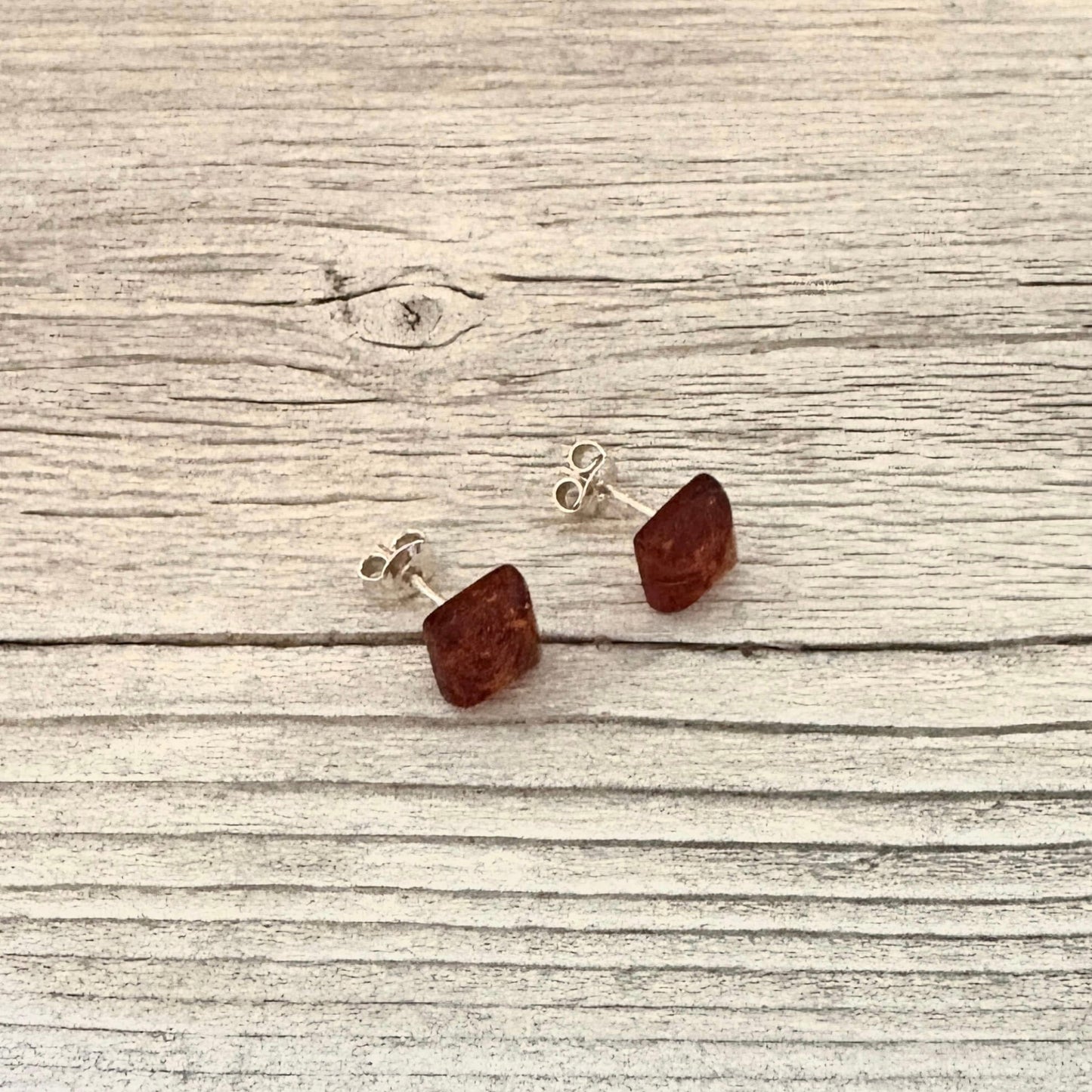 Pair of amber earrings 