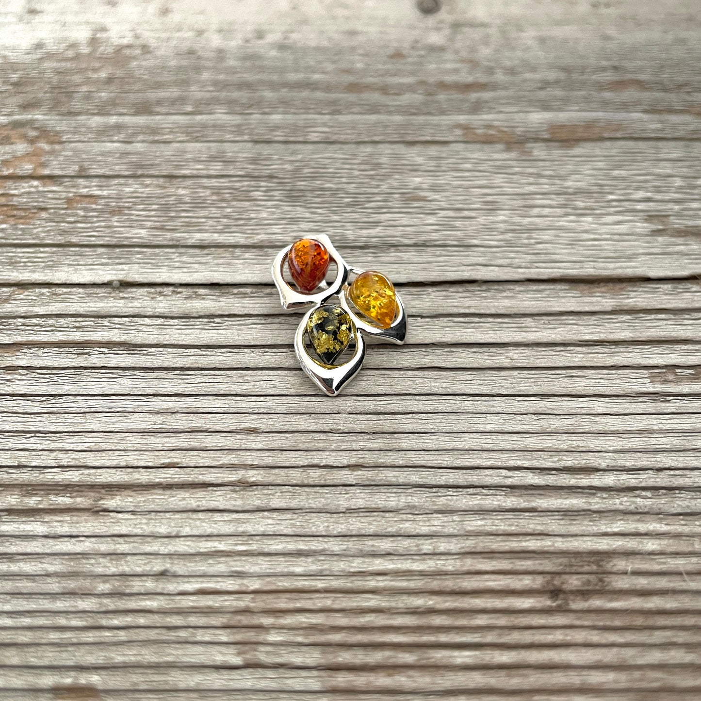 polished-amber-pendant-set-in-silver