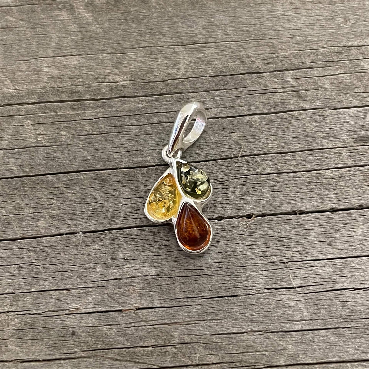 Green amber store pendant